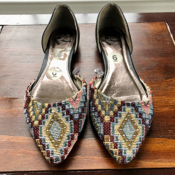 Report Tribal Print Embroidered Pointed Toe Flats
